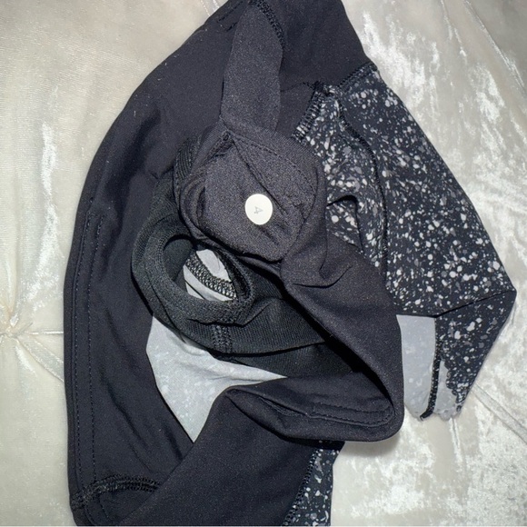 Lululemon Fast As Light Short - size 4 - 3”
Splatter White Black / Black - Picture 11 of 12